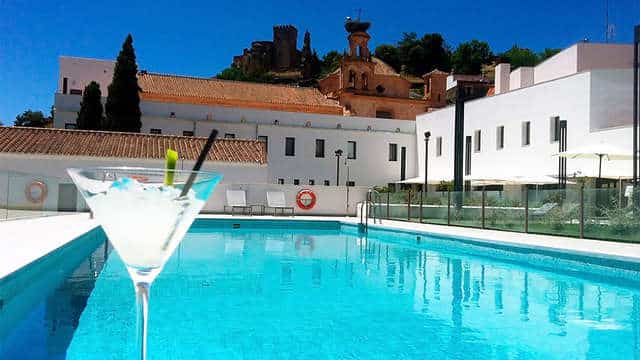 Se Encuentra En Las Instalaciones De Un Antiguo Monasterio