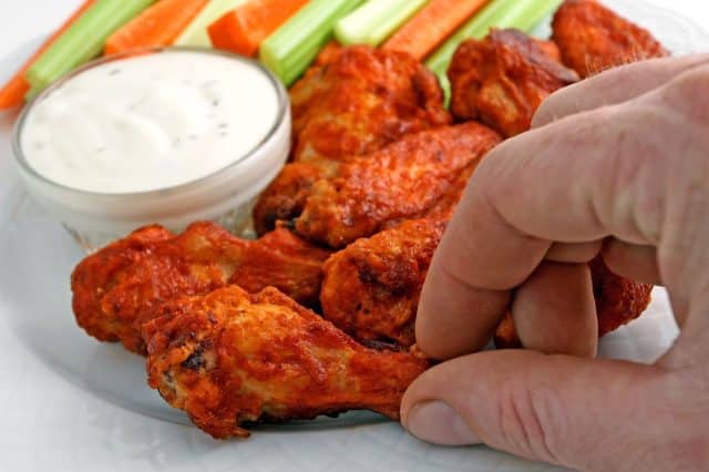 Cómo hacer unas alitas de pollo crujientes que no engorden un gramo
