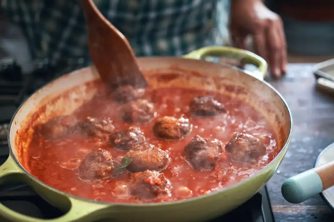 Albóndigas: el sofrito más delicioso para hacerlas de matrícula