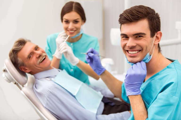 Conocer los 5 consejos de Ascensium para mejorar el clima laboral en una clínica dental