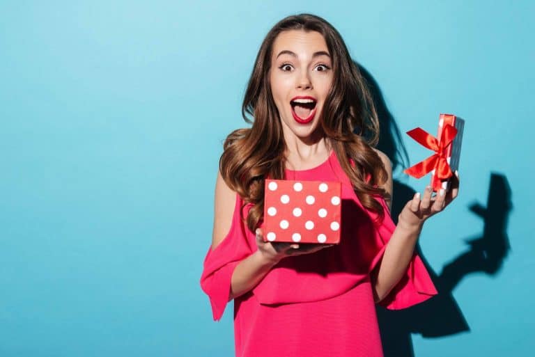 Izando Services habla de los beneficios de los regalos publicitarios personalizados en el mundo corporativo