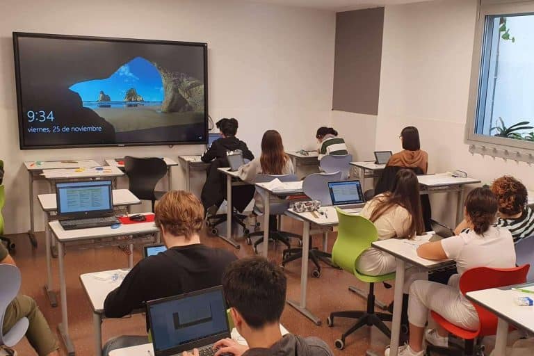 La escuela Pàlcam, un colegio concertado Barcelona, ofrece una educación secundaria trilingüe