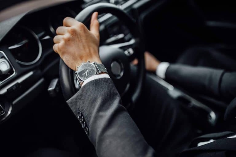 Rent Car Deluxe muestra a sus clientes el Lamborghini Aventador precio