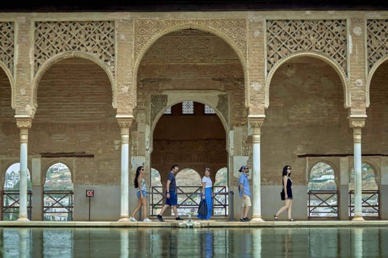 Lugares imprescindibles que visitar en Granada, con Play Granada