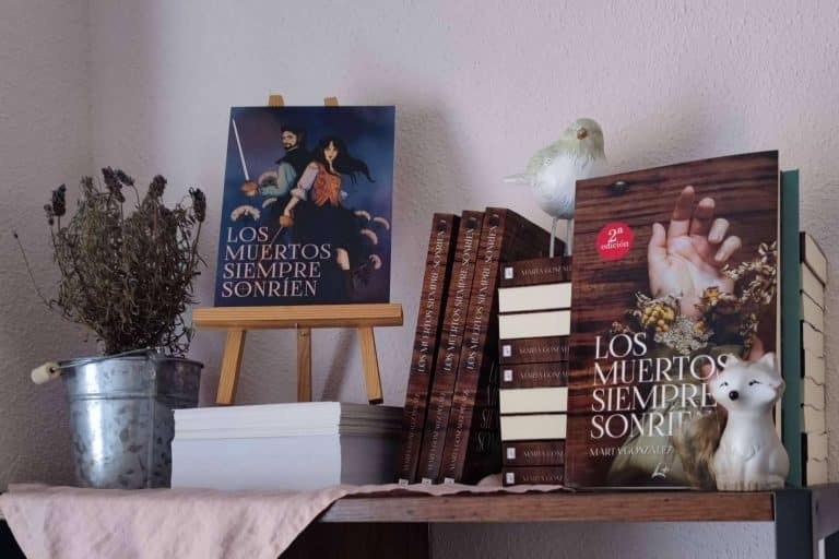 La última obra de la escritora Marta González Peláez se titula ‘Los muertos siempre sonríen’