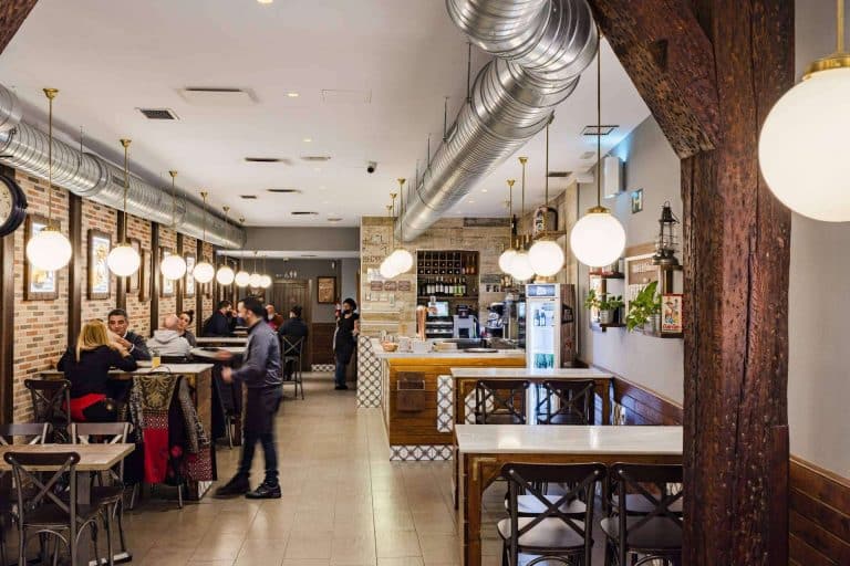 ¿Dónde se puede disfrutar de la gastronomía típica de España? La Taberna La Española