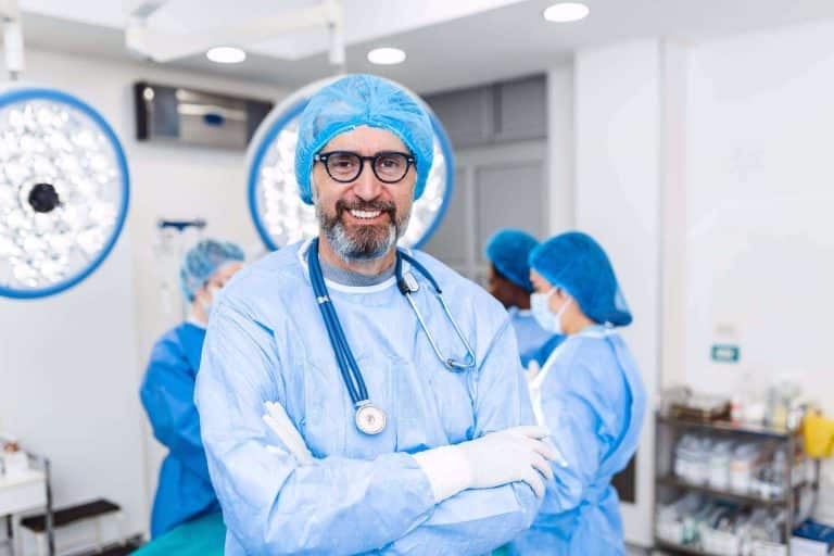 Implantes dentales con soluciones personalizadas en la Clínica Dental ResidentLive