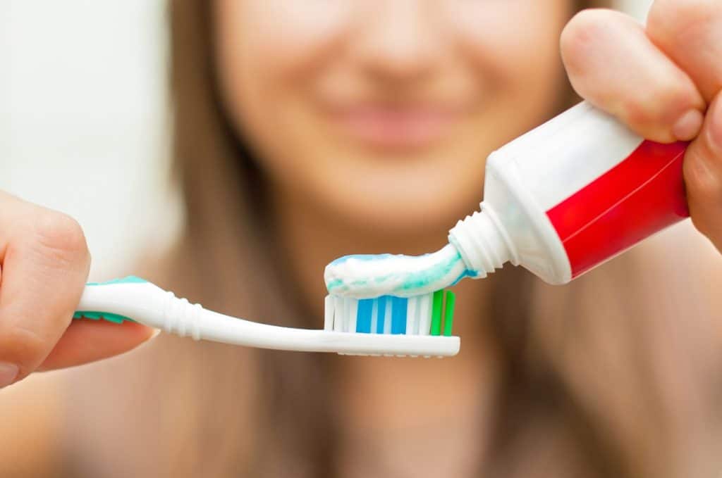 Pasta dental: ¿Cómo sacarle brillo a la joyería?