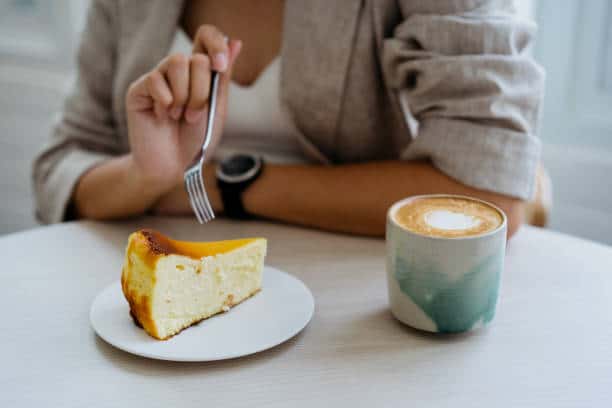 La tarta de queso que se hace al microondas en solo 8 minutos