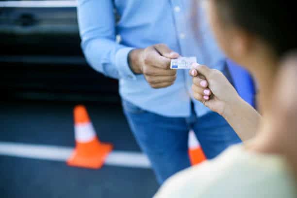 DGT: conductores que tienen que devolver el carnet de conducir