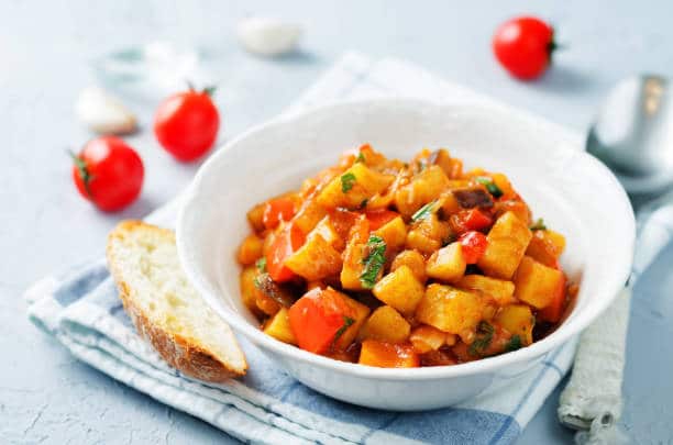 La salsa de las patatas guisadas