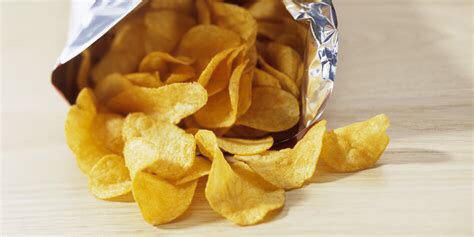 Esto es lo que pasa si subes al avión una bolsa de patatas fritas