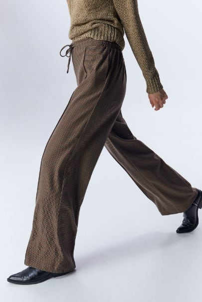 Pantalón fluido ancho de Sfera
