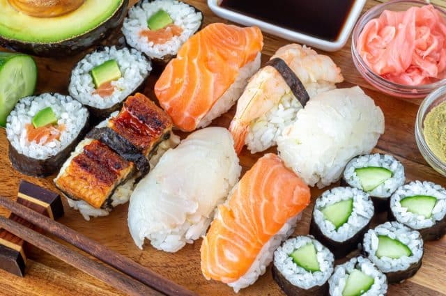 La OCU te advierte: así es la única forma segura de comer sushi