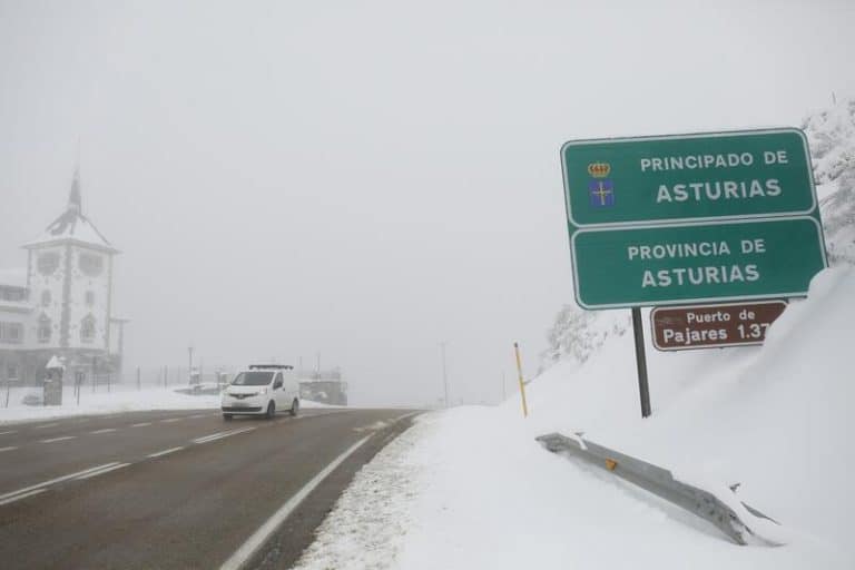 Toda España menos Canarias, Ceuta y Melilla en riesgo por nevadas, frío intenso o fuerte oleaje