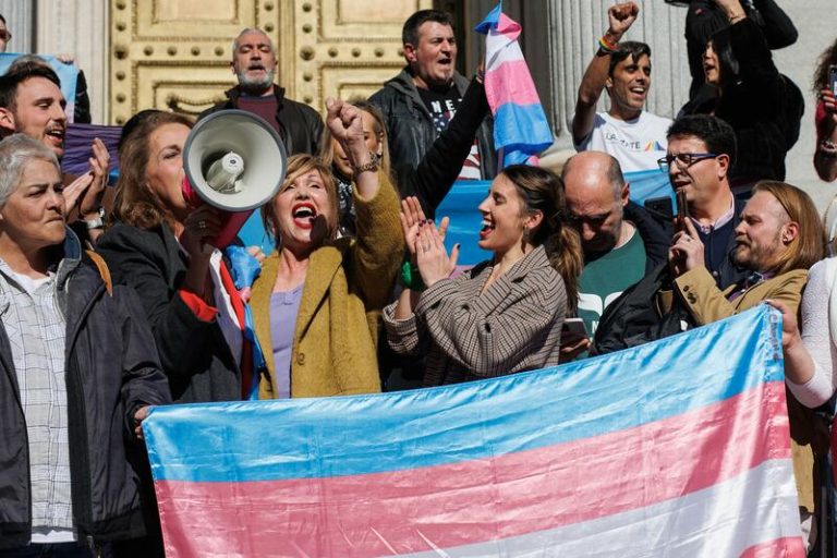 Los españoles mayores de 16 años podrá modificar desde mañana su sexo en el Registro Civil sin ningún requisito