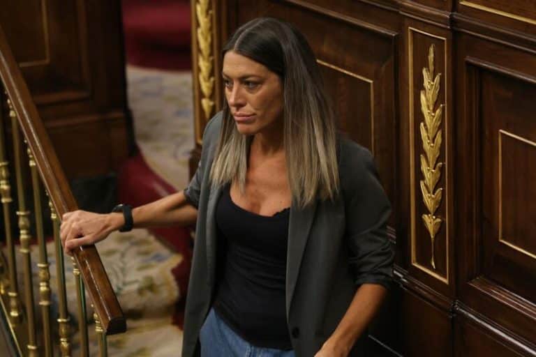 Junts vincula al PSOE con la ‘operación Cataluña’ y Bolaños les reta a  salir del 2017: «Se han quedado muy viejos»