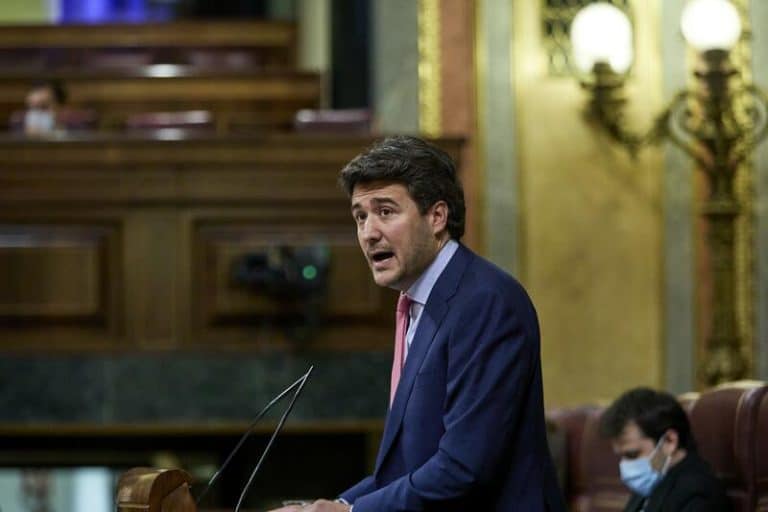 Vox acusa al Gobierno de «privilegiar a quien tiene sexo con niños», Podemos protesta y Batet se abre a revisar el acta