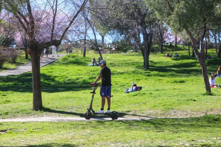 El litoral noroeste y Canarias tendrán riesgo por oleaje, viento y lluvia y en el resto hará sol y calor