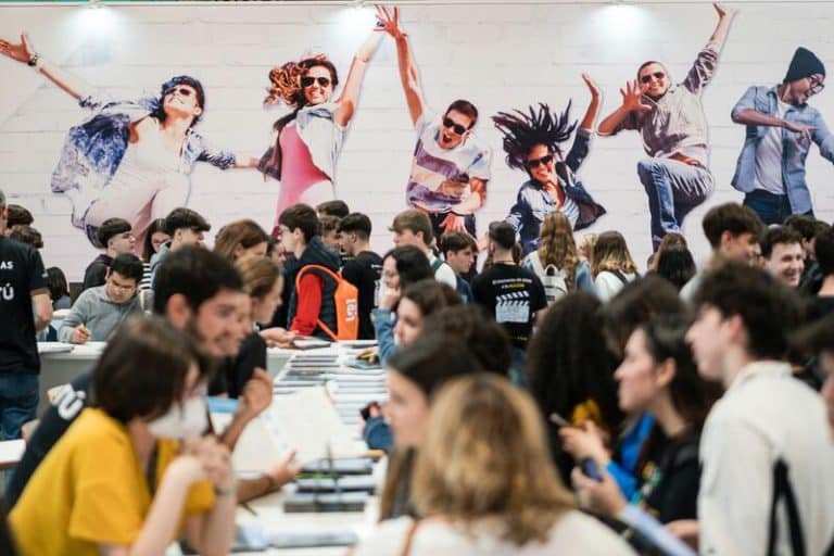 Estudiantes exigen «más rapidez» en la resolución de becas ante la previsión de un aumento «considerable» de solicitudes