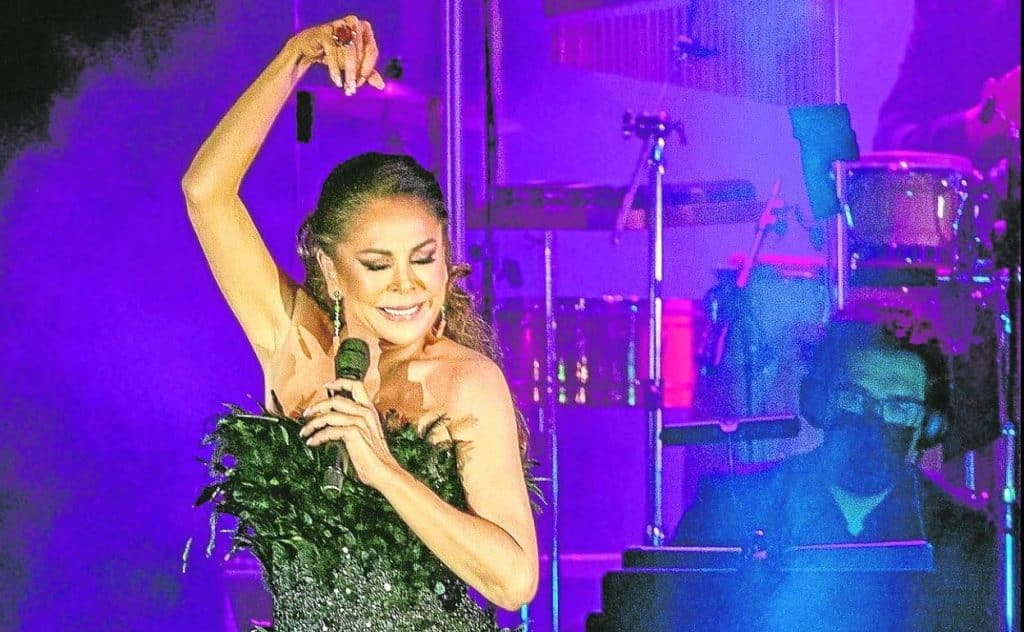Isabel Pantoja, Crecida Tras Su Gira Y Anunciando Un Bombazo