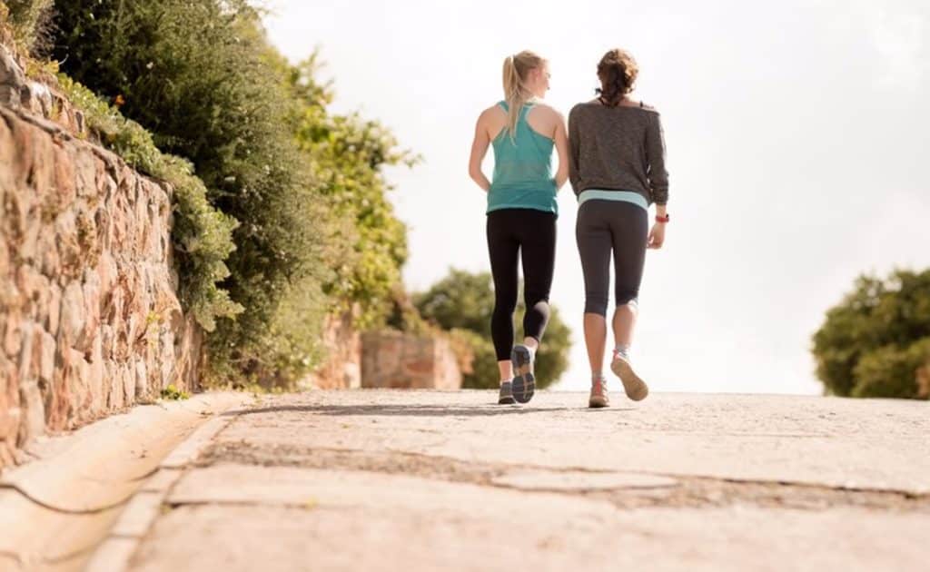 Los beneficios del ‘power walking’ y su relación con la longevidad