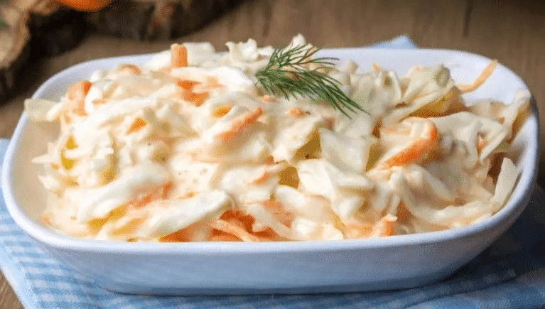 Así puedes hacer en casa la famosa ensalada de col de KFC