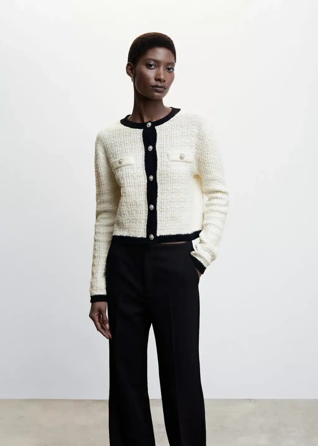 La chaqueta de Mango a un precio increíble que te salvará las noches de primavera