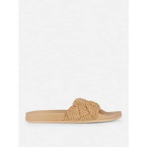 Chanclas con tiras de cuerda cruzadas