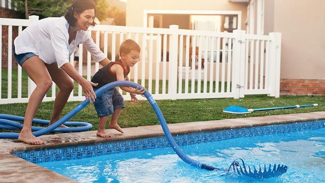 ¿Por Qué Tengo Que Limpiar A Fondo Una Piscina?