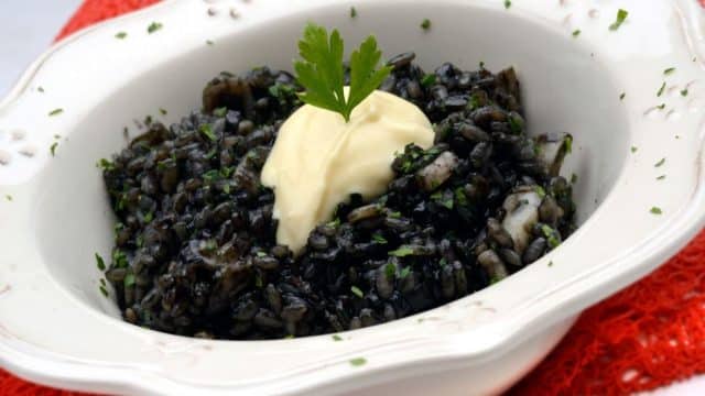 De esta forma prepara Robin Food un arroz negro para chuparse los dedos