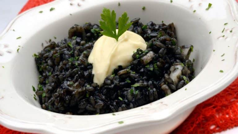 De esta forma prepara Robin Food un arroz negro para chuparse los dedos
