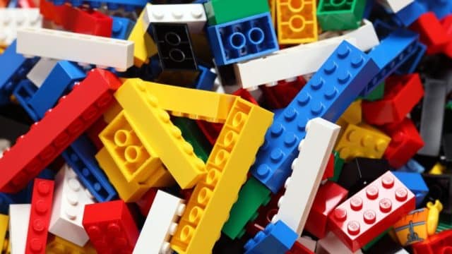 De estar a punto de la quiebra a ser líder: las razones del éxito de LEGO