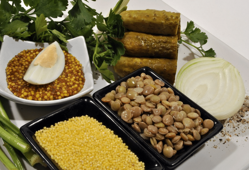 Lentejas Huevos Y Pepinillos