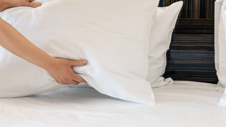 El truco de los expertos para elegir la almohada perfecta