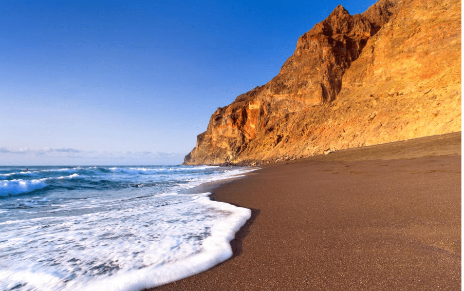 Estas son las playas más impresionantes de Canarias para desconectar unos días