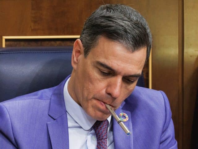 Pedro Sánchez aprovecha la «crisis» de Gobierno para aplicar su particular «lista cremallera»