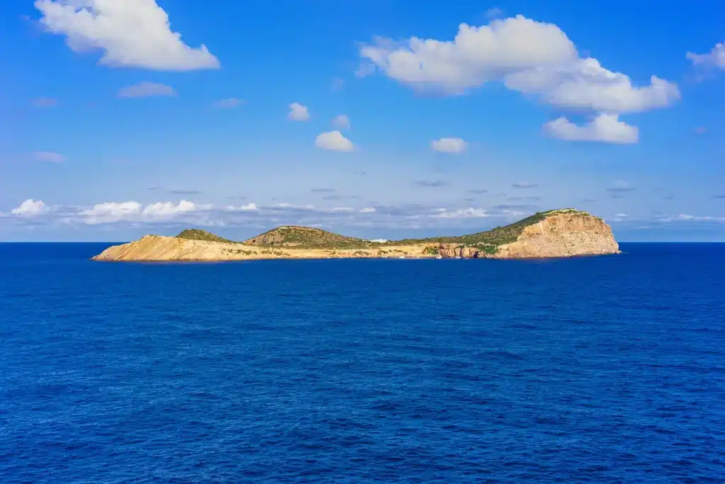 No Solo Discotecas: 7 Sitios Paradisíacos De Ibiza Que Tienes Que Conoces
