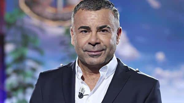 Jorge Javier Vázquez Está Acompañado En Su Retoque Por Otros Personajes Ilustres