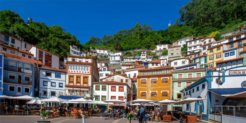 La Plaza De La Marina De Cudillero, En Asturias