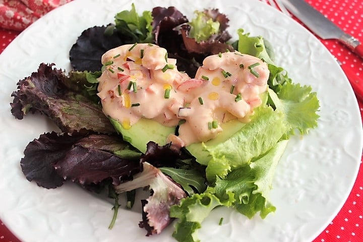 ¿Cómo Se Prepara La Ensalada De Aguacate Y Gambas Con Salsa Mil Islas?