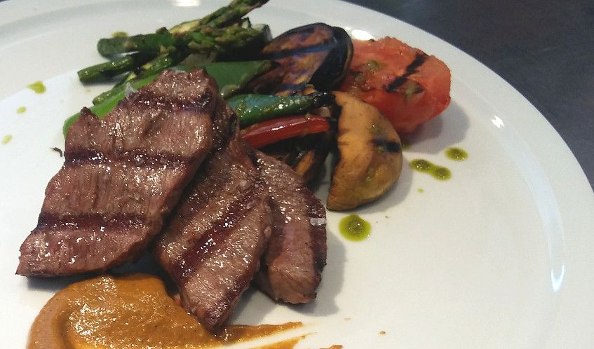 La Preparación De La Presa De Ibérico Con Patatas Panadera, Con Los Trucos Del Chef Karlos Arguiñano