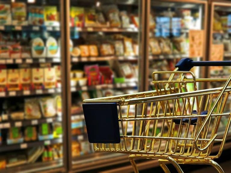 Los españoles cambian su tendencia de consumo ante el IPC: salud y droguería, en pequeños comercios