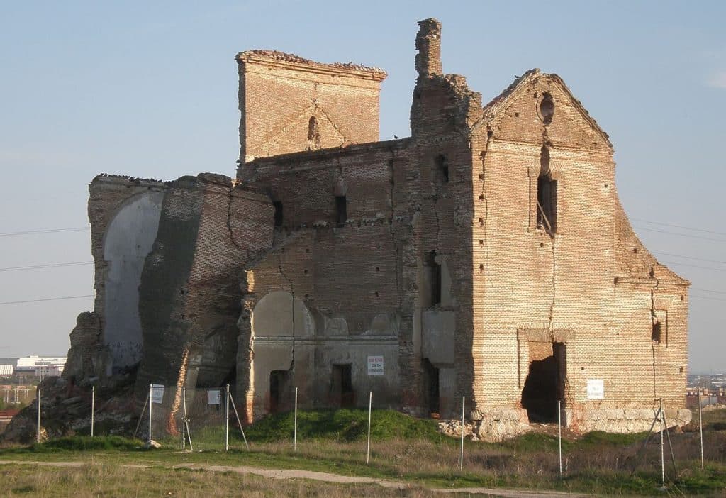 La Iglesia De San Pedro Apóstol De Polvoranca