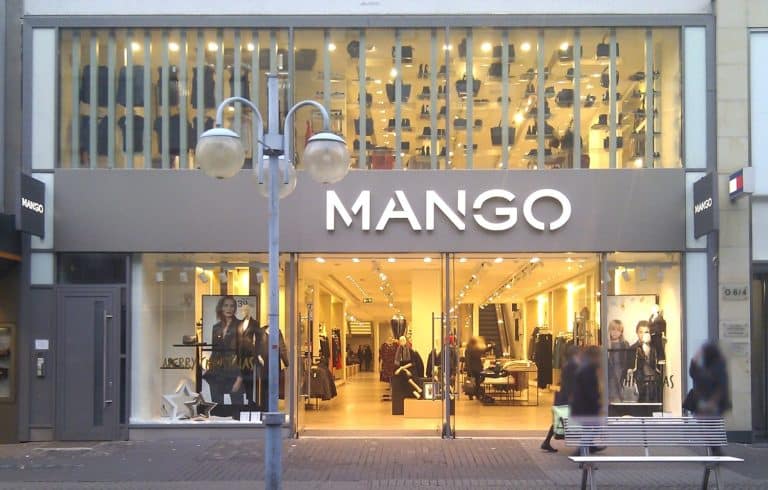 La chaqueta de Mango a un precio increíble que te salvará las noches de primavera
