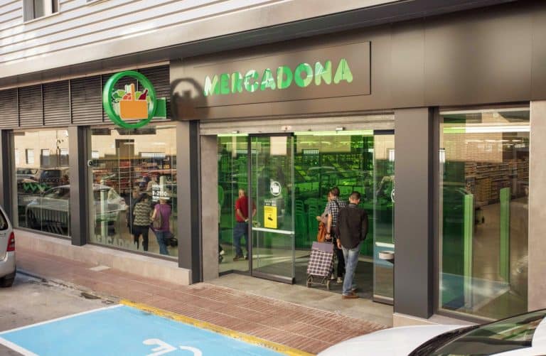 Compra comida para perros en Mercadona y al abrirlo se queda mudo: “¿Algún emplead@ odia a los perros?”