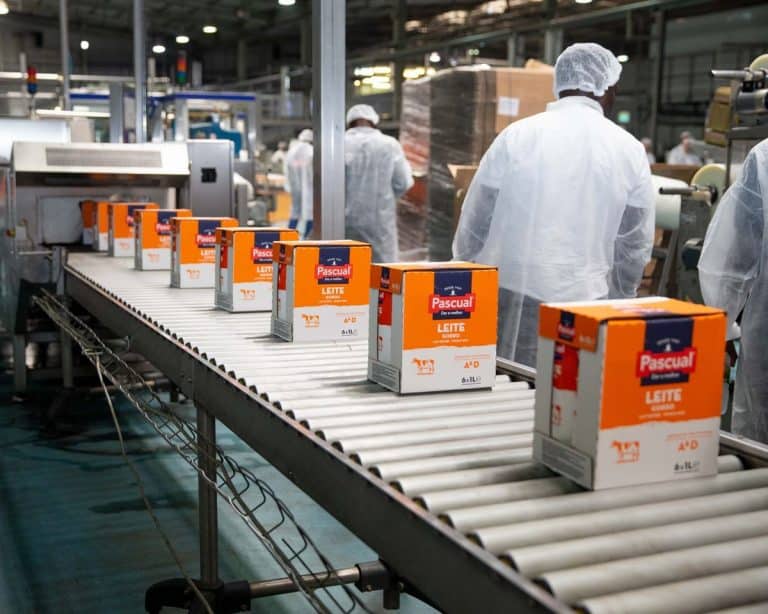 Pascual produce leche por primera vez en África para el mercado local