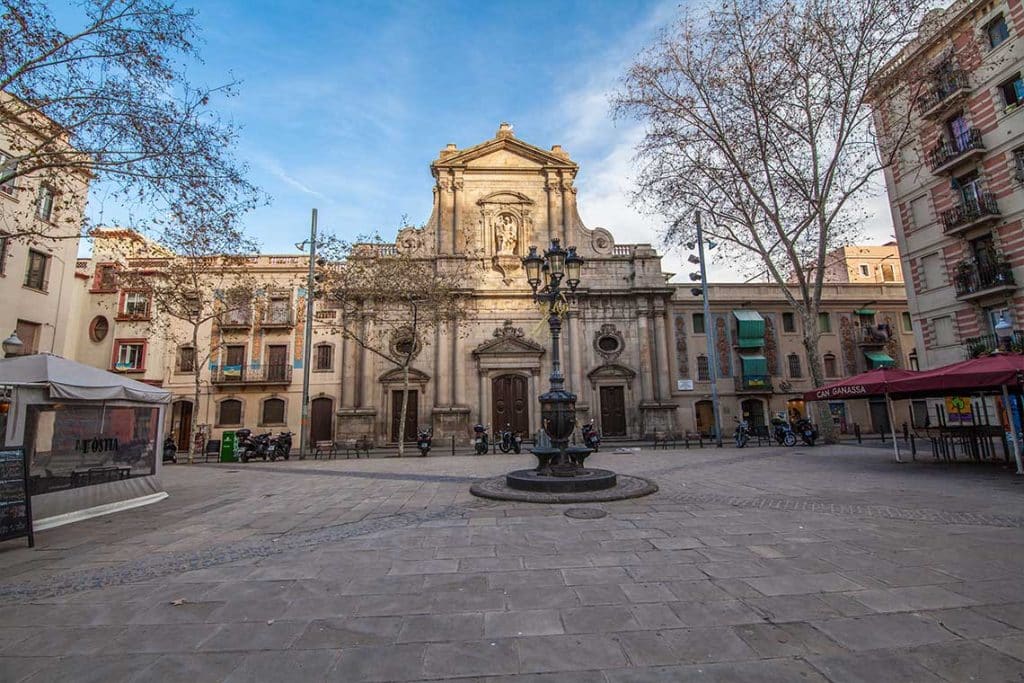 8 Plazas Increíbles Que No Puedes Perderte Si Visitas Barcelona
