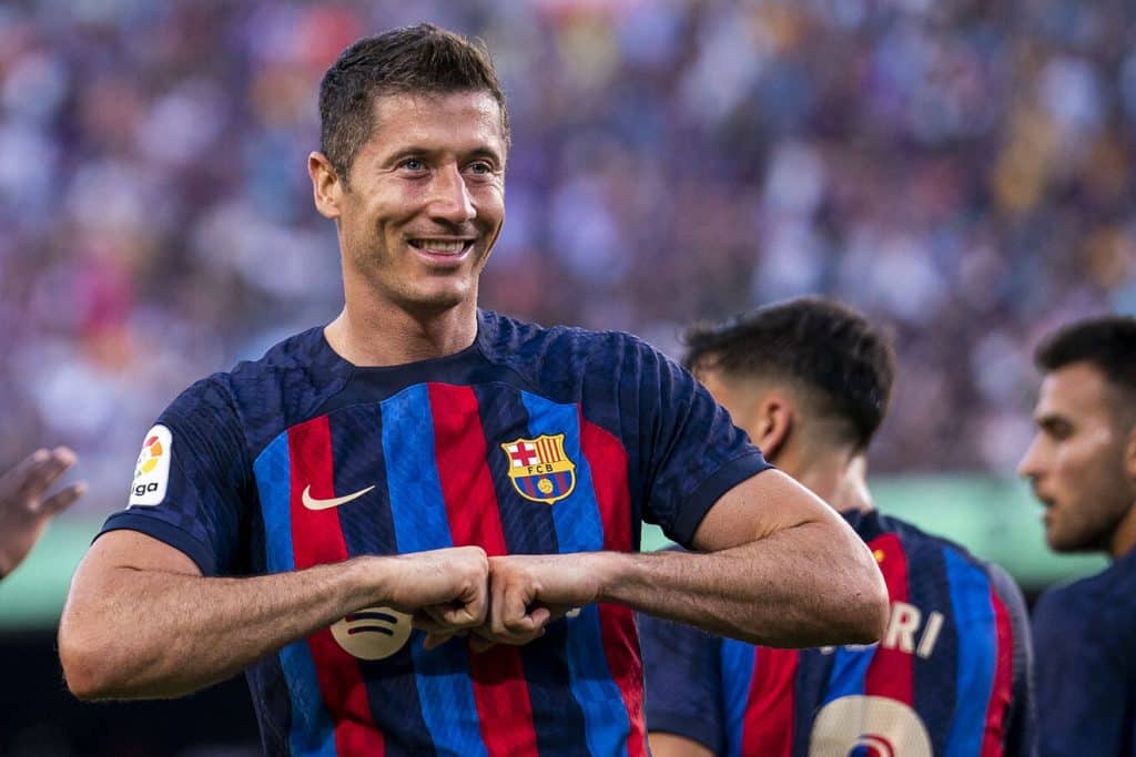 Robert Lewandowski, Uno De Los Golpes Más Duros Del Fc Barcelona