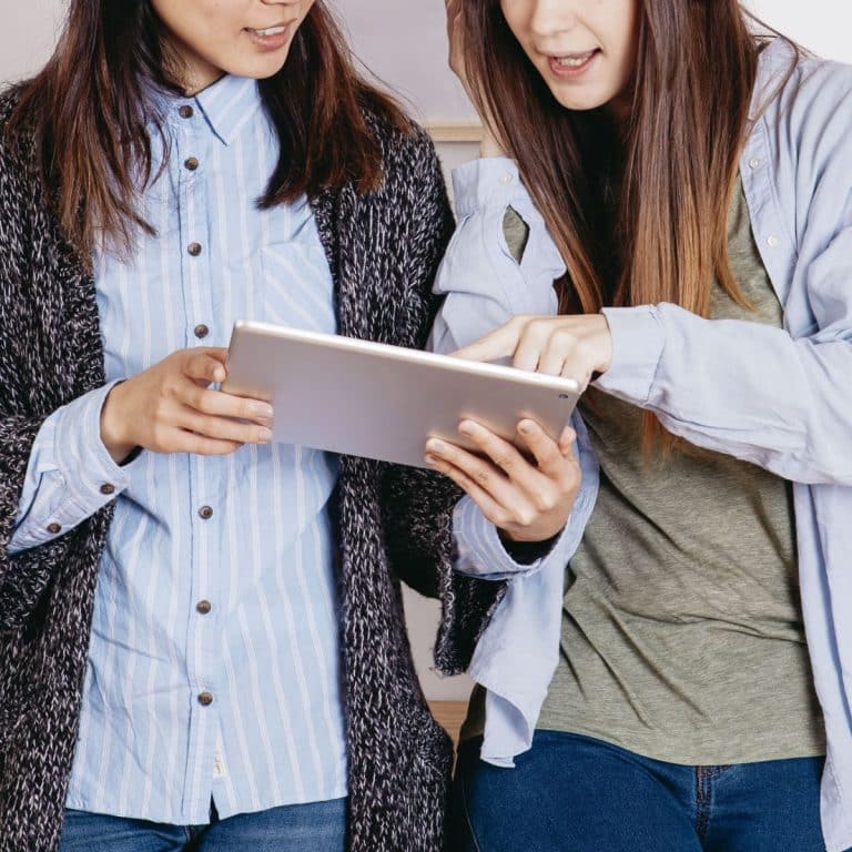 Empresas tecnológicas comprometidas con la contratación de mujeres